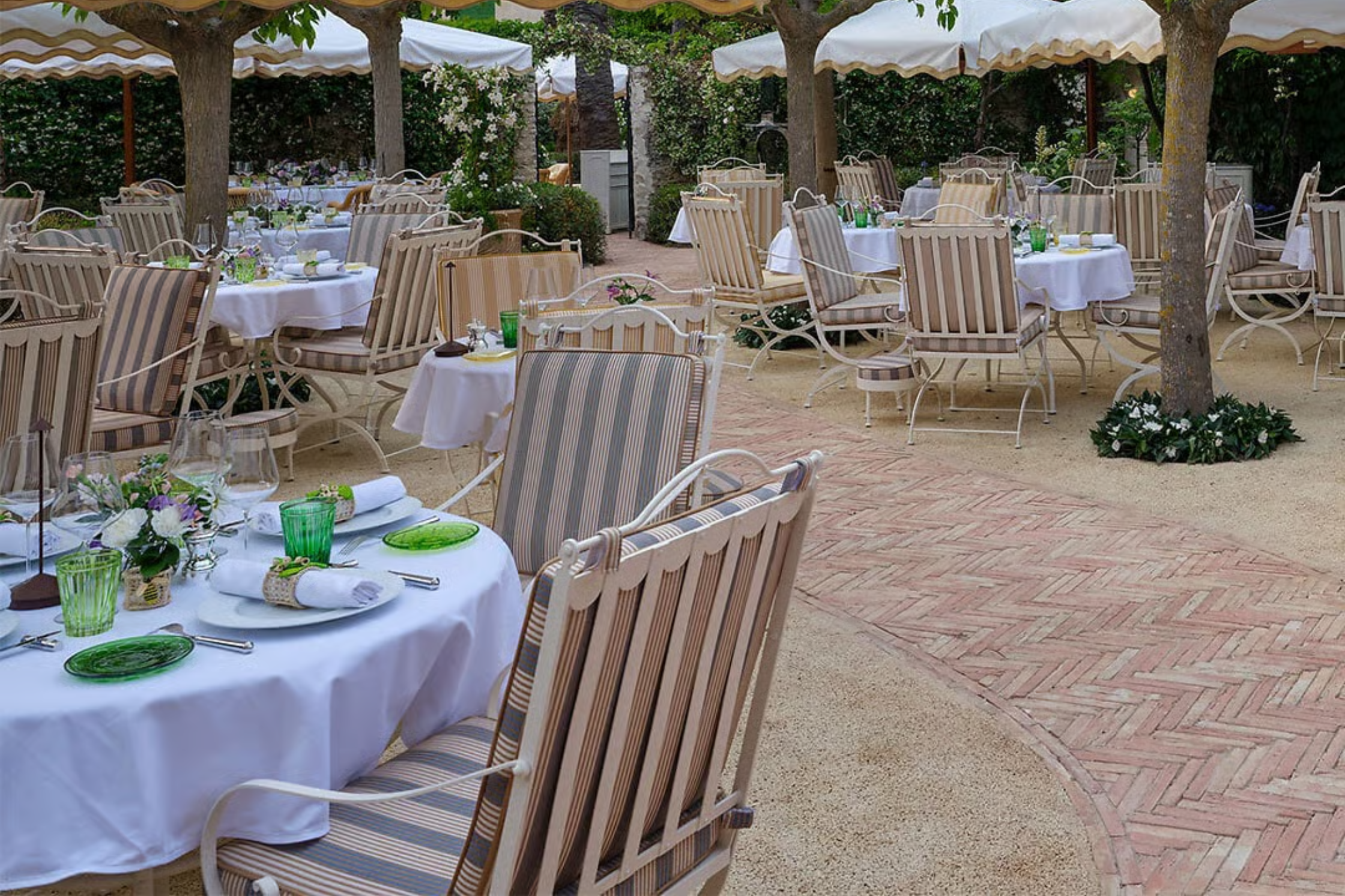 Hervé Baume wrought-iron terrace furniture, HB4 Impératrice Collection, Café Dior Saint-Tropez.